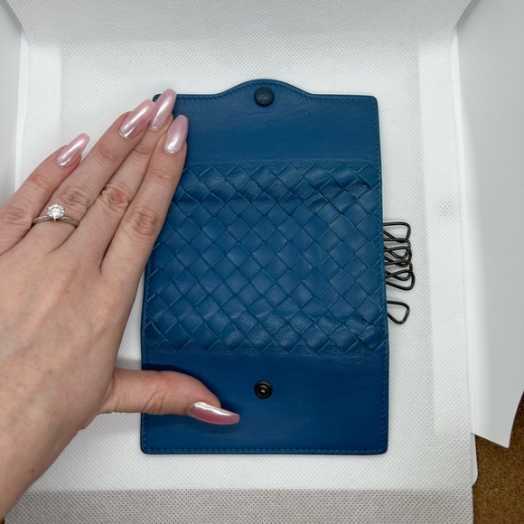 BOTTEGA VENETA EUC ROYAL BLUE INTRECCIATO LAMBSKIN 6 RING KEY HOLDER - Picture 14 of 14